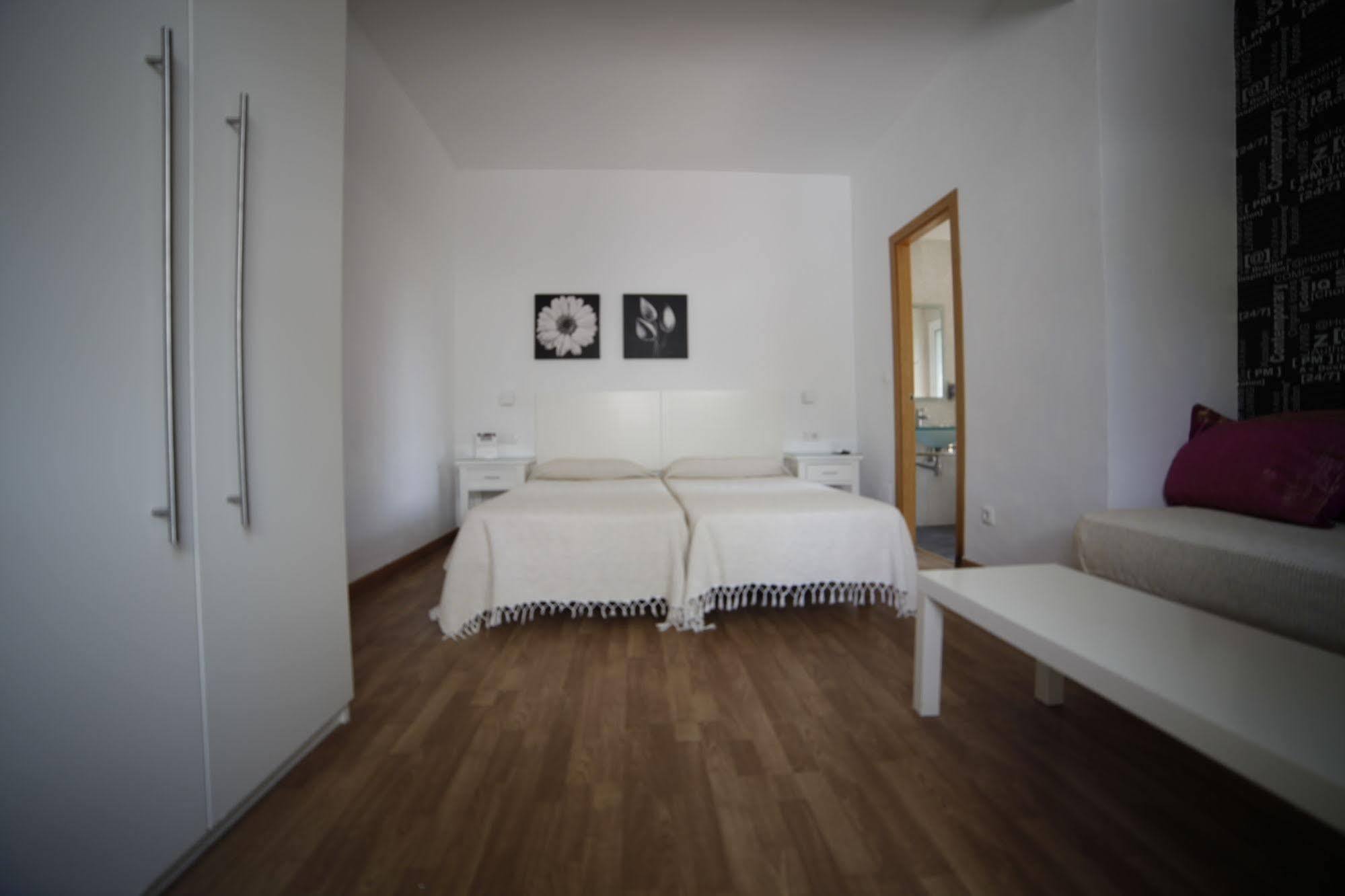 Hostal Boutique Los Geranios Del Pinar Torremolinos Bagian luar foto